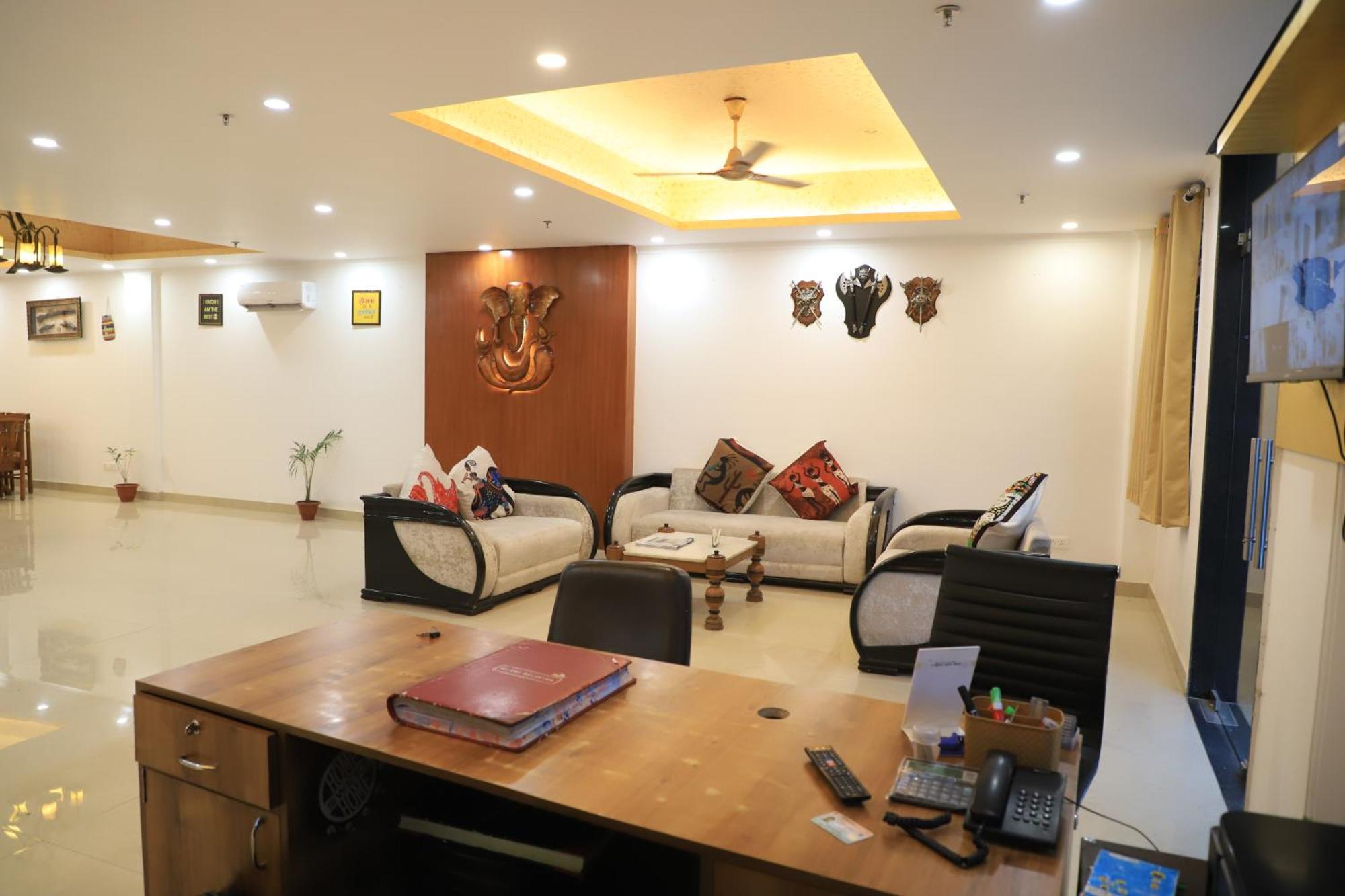 Hotel Moon Residency Near Yashobhoomi Convention Centre