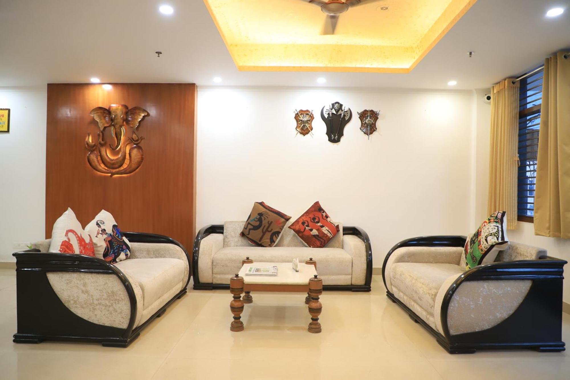 Moon Residency Near Yashobhoomi Convention Centre 3* New Delhi