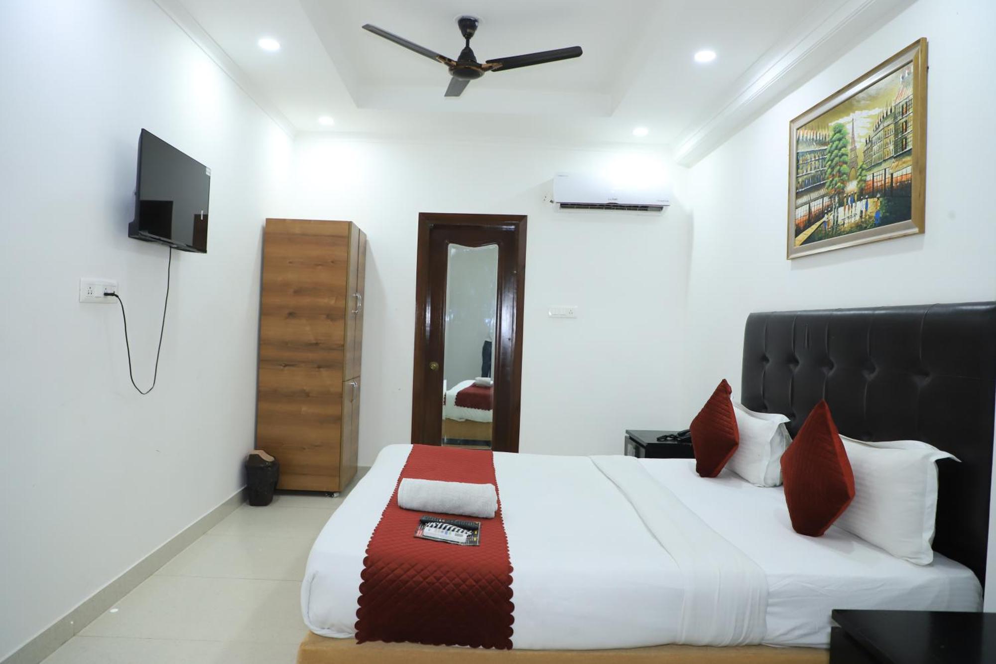 Moon Residency Near Yashobhoomi Convention Centre