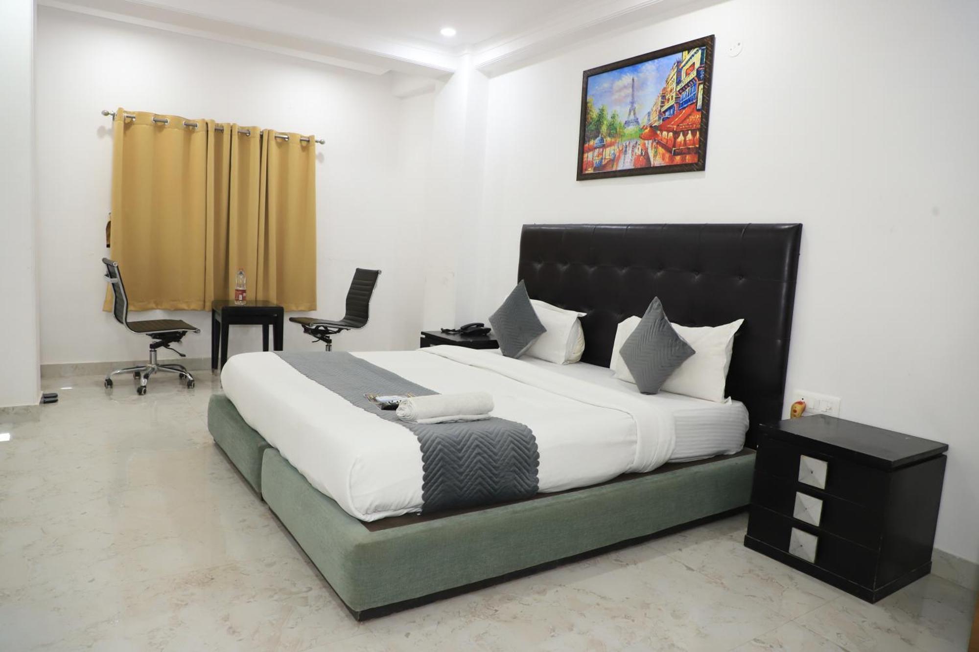 Moon Residency Near Yashobhoomi Convention Centre Hotel New Delhi