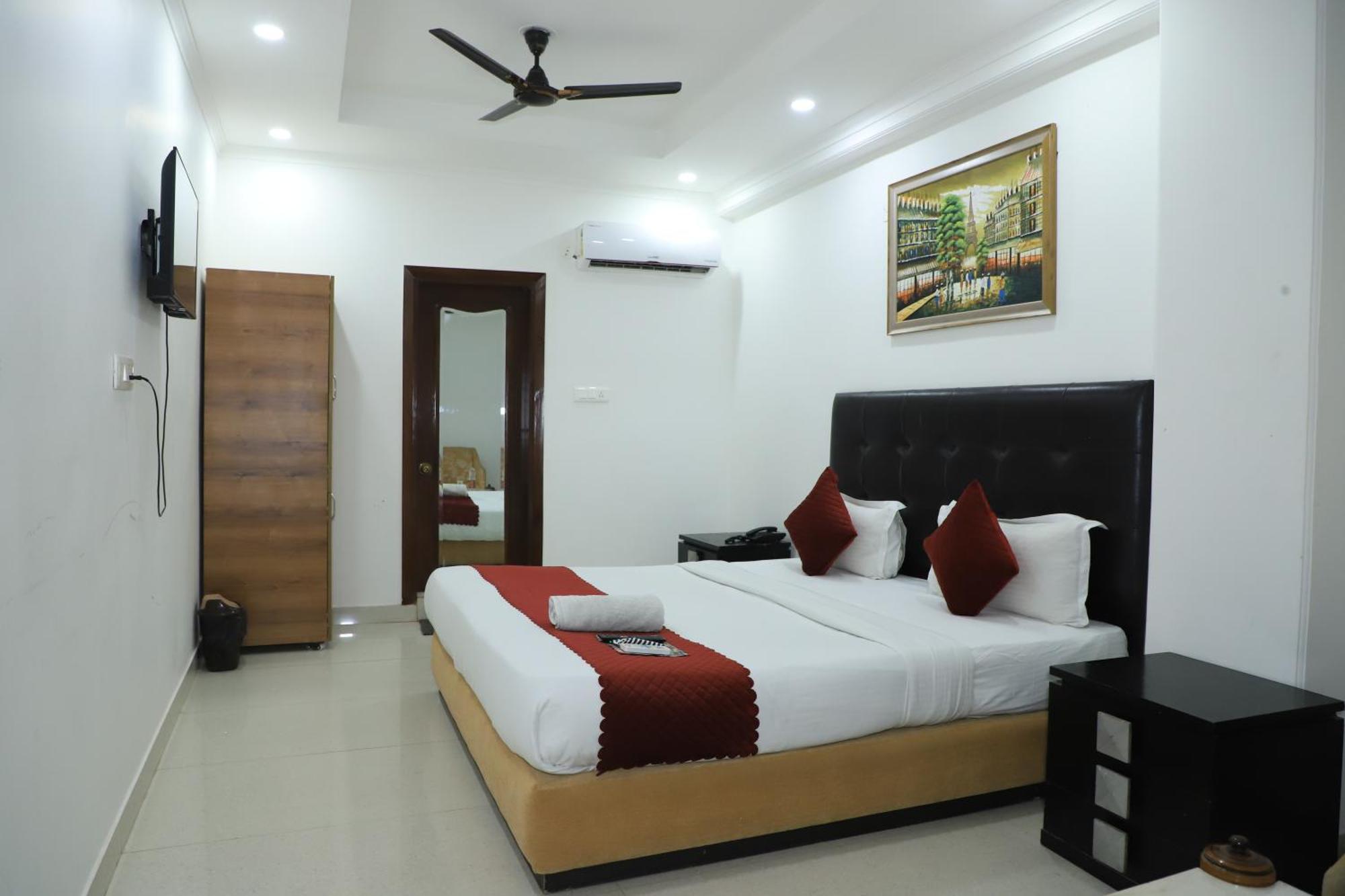 Hotel Moon Residency Near Yashobhoomi Convention Centre New Delhi