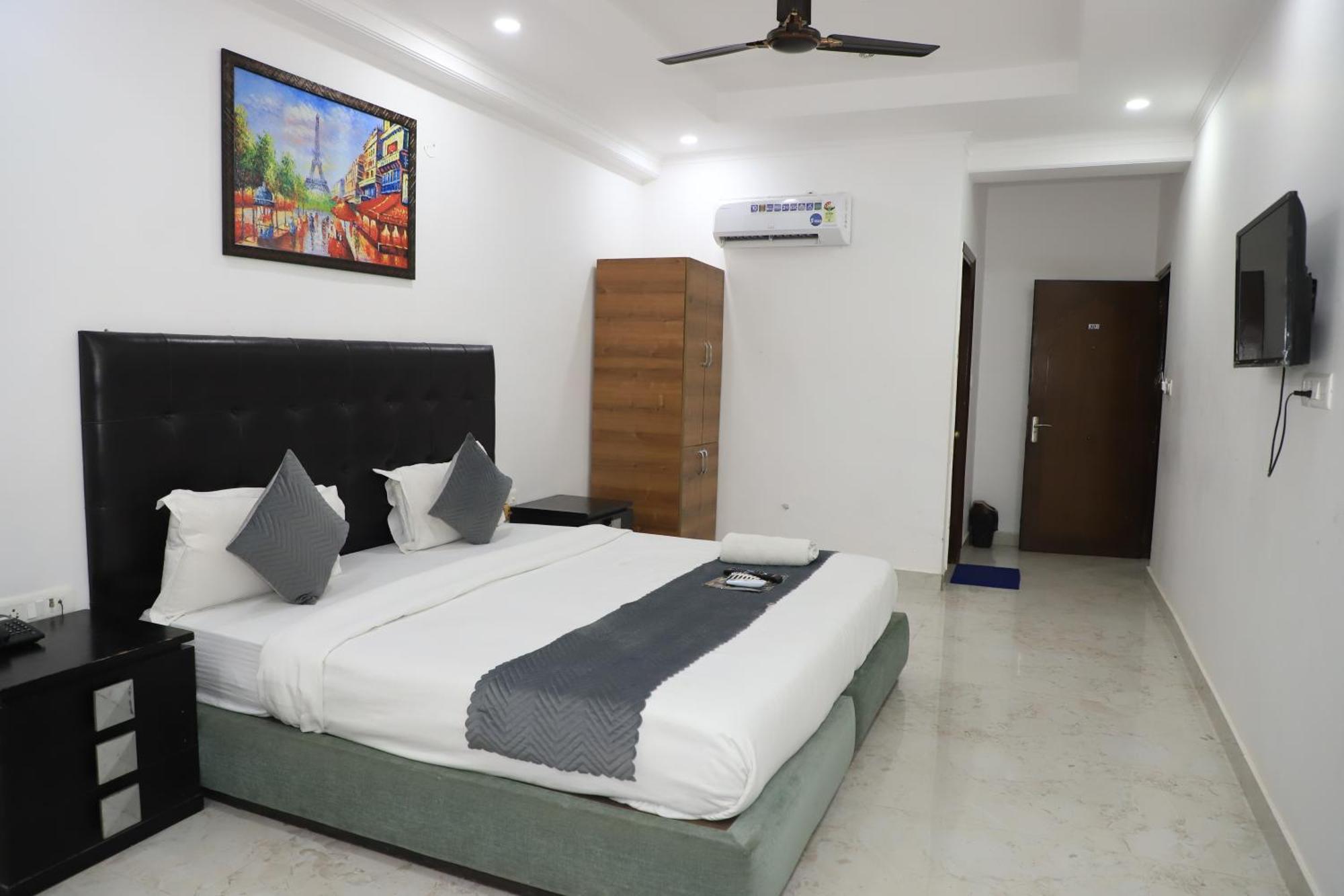 Moon Residency Near Yashobhoomi Convention Centre New Delhi