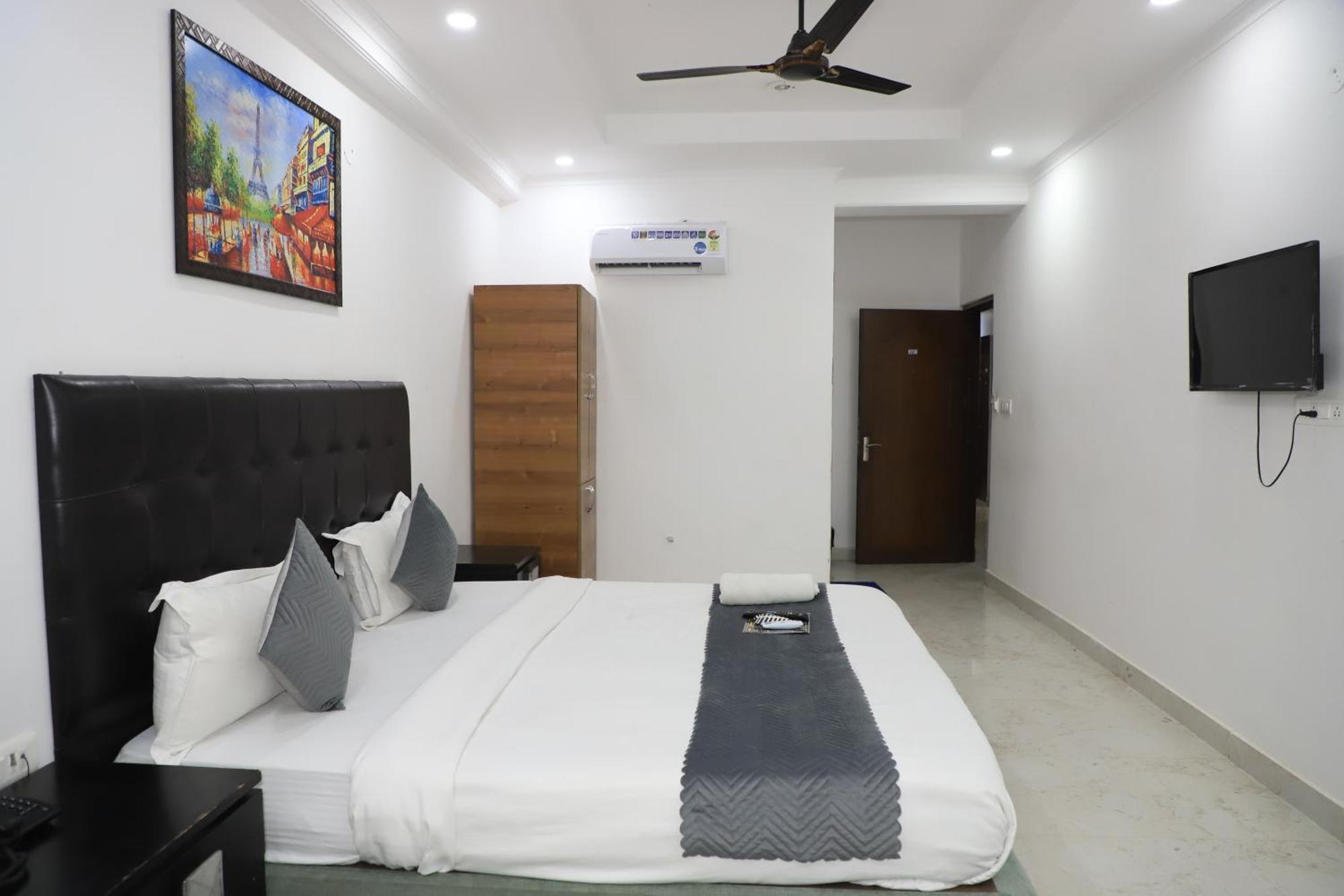 Moon Residency Near Yashobhoomi Convention Centre 3*