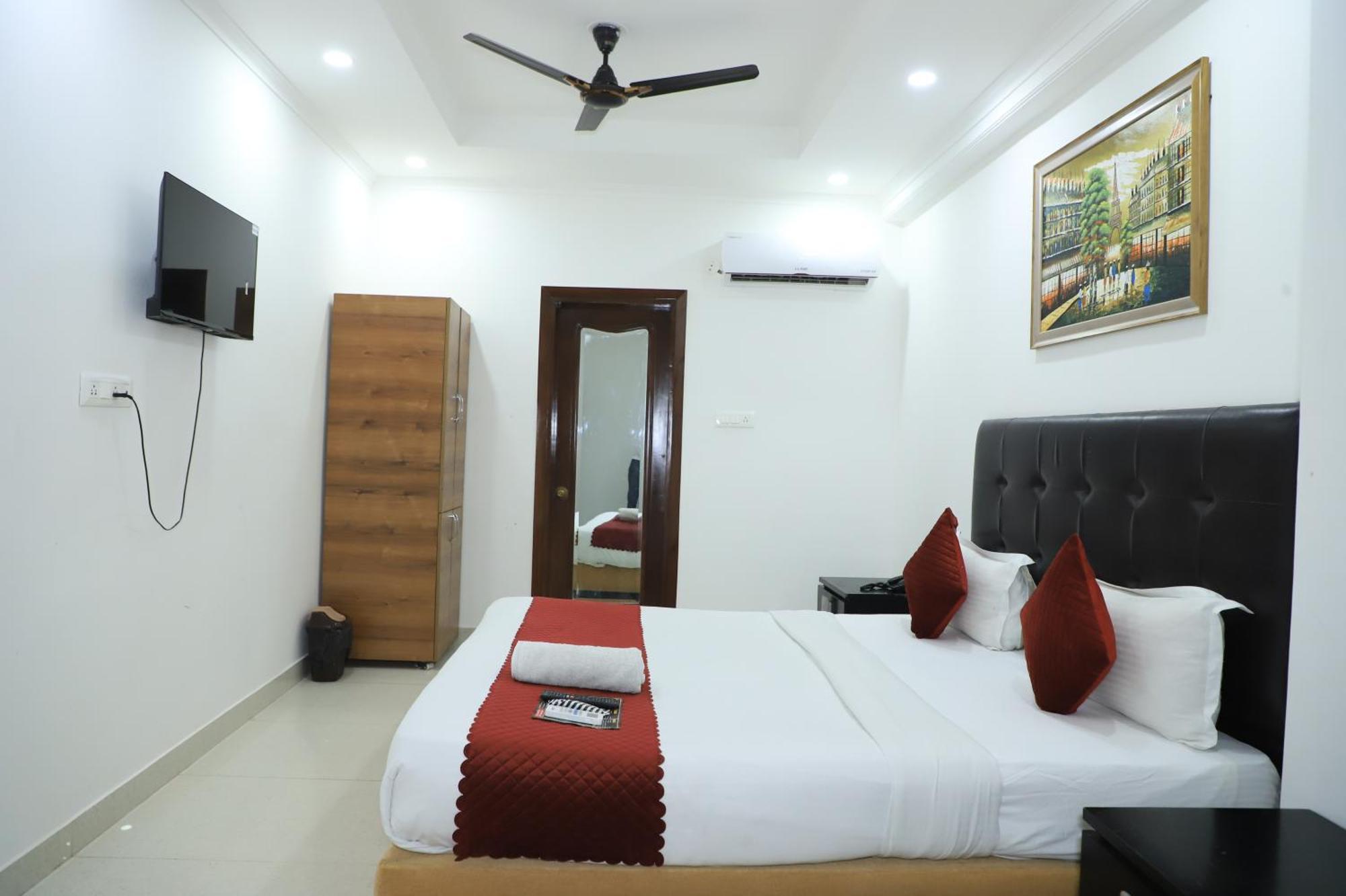 Hotel Moon Residency Near Yashobhoomi Convention Centre