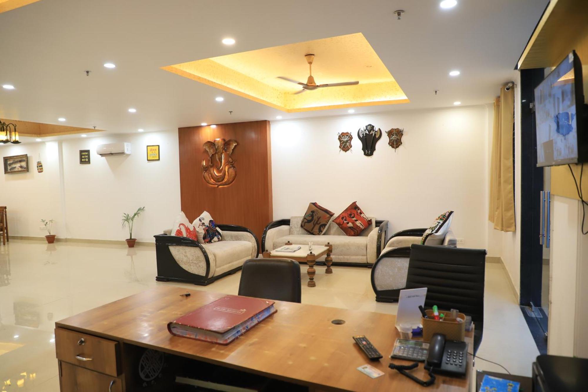 Moon Residency Near Yashobhoomi Convention Centre