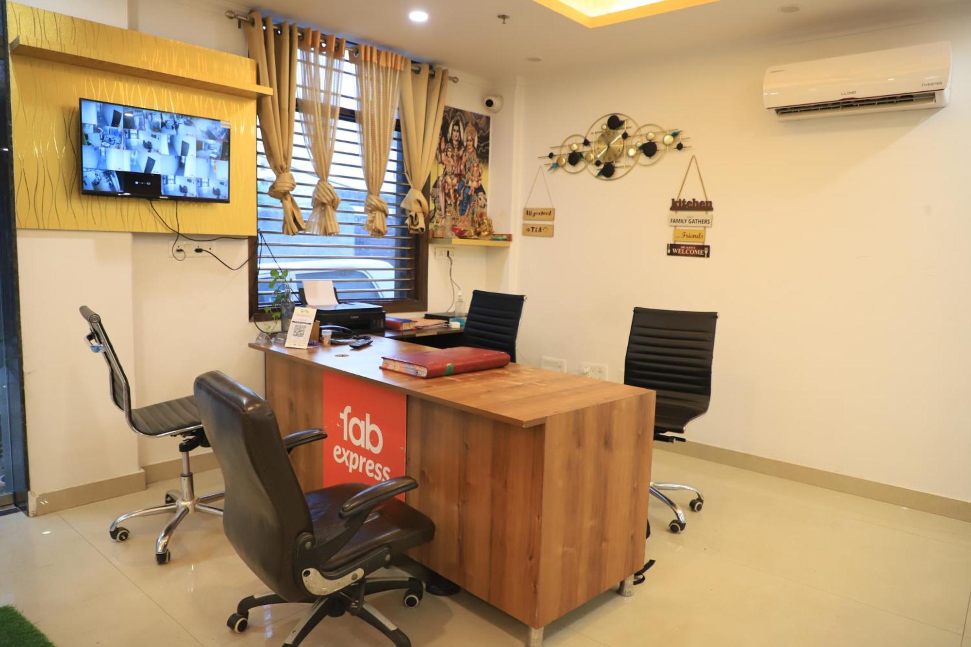 Hotel Moon Residency Near Yashobhoomi Convention Centre