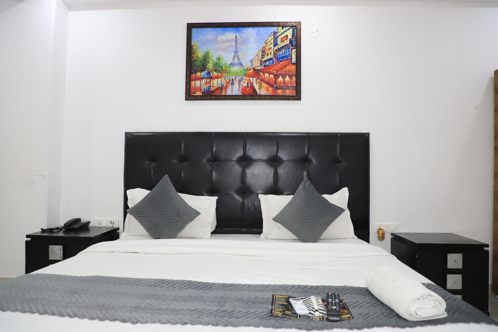 Moon Residency Near Yashobhoomi Convention Centre New Delhi