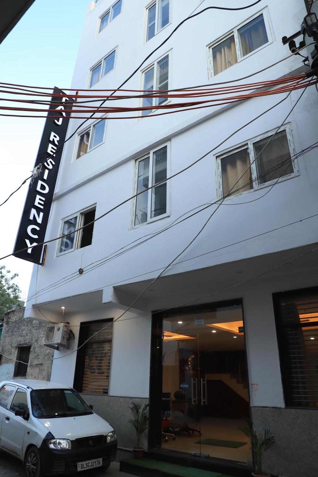 Moon Residency Near Yashobhoomi Convention Centre 3*